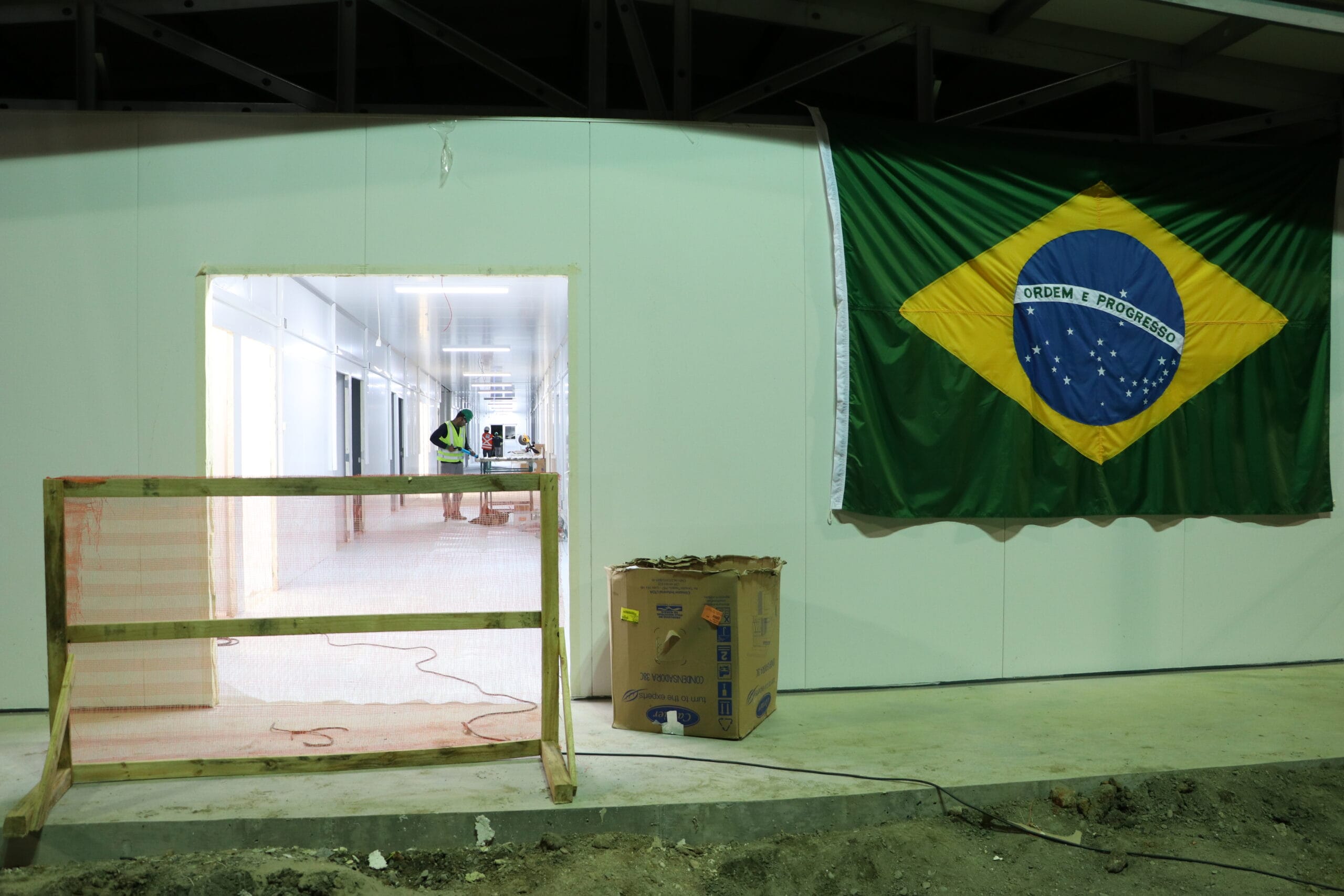 Construção em andamento do Centro Hospitalar Covid-19 da Fiocruz. Rio de Janeiro (RJ), 15 abr. 2020. Foto: Peter Ilicciev. Acervo CCS/Fiocruz.