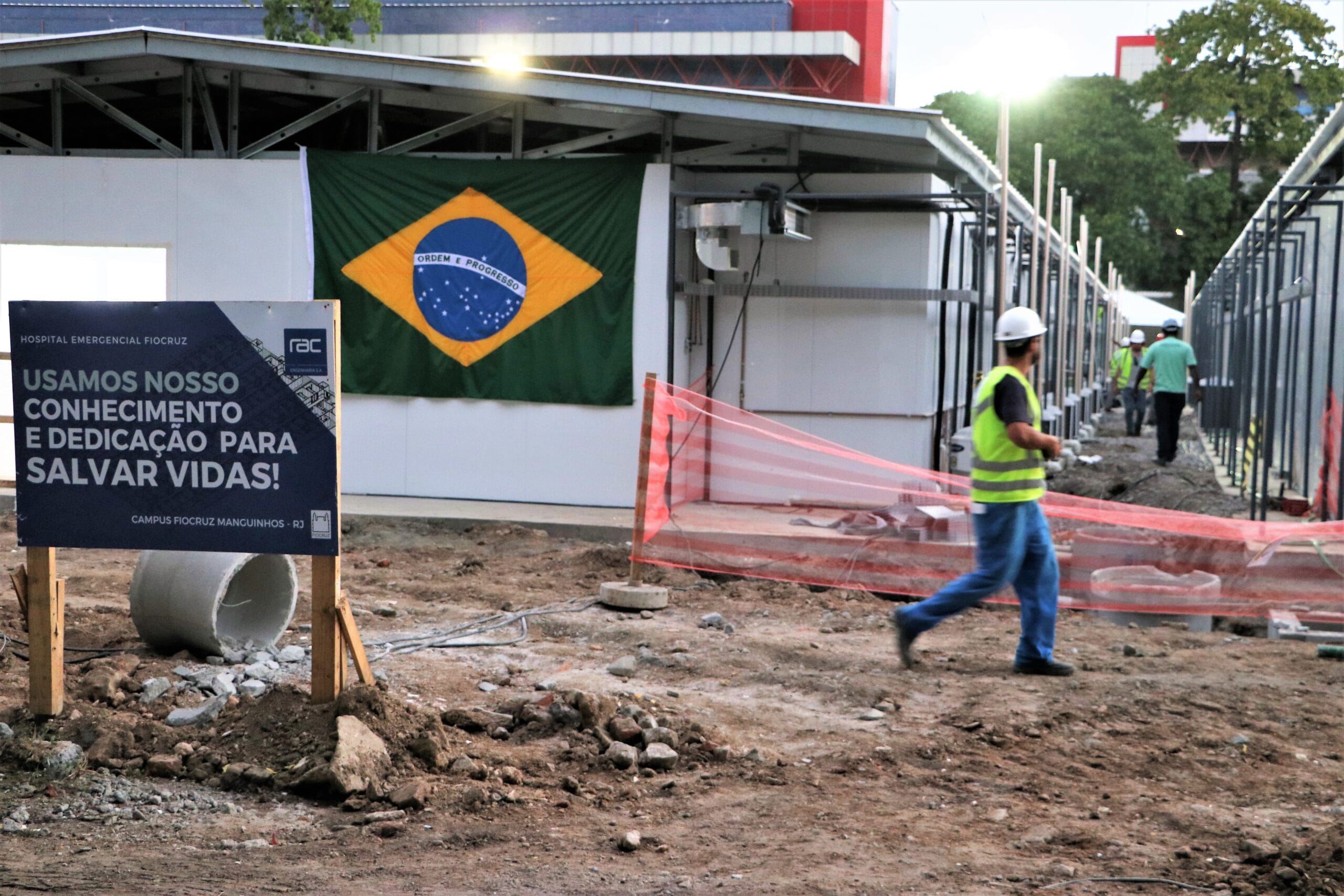 Construção em andamento do Centro Hospitalar Covid-19 da Fiocruz. Rio de Janeiro (RJ), 15 abr. 2020. Foto: Peter Ilicciev. Acervo CCS/Fiocruz.