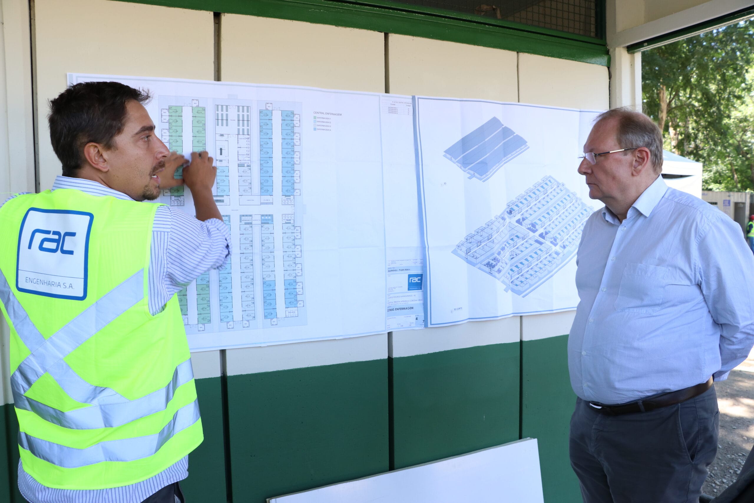 Roberto Pozzan, subsecretário-geral da Secretaria de Saúde do Estado do Rio de Janeiro, em visita às obras de construção do Centro Hospitalar Covid-19 da Fiocruz. Rio de Janeiro (RJ), abr. 2020. Foto Peter Ilicciev. Acervo CCS/Fiocruz.