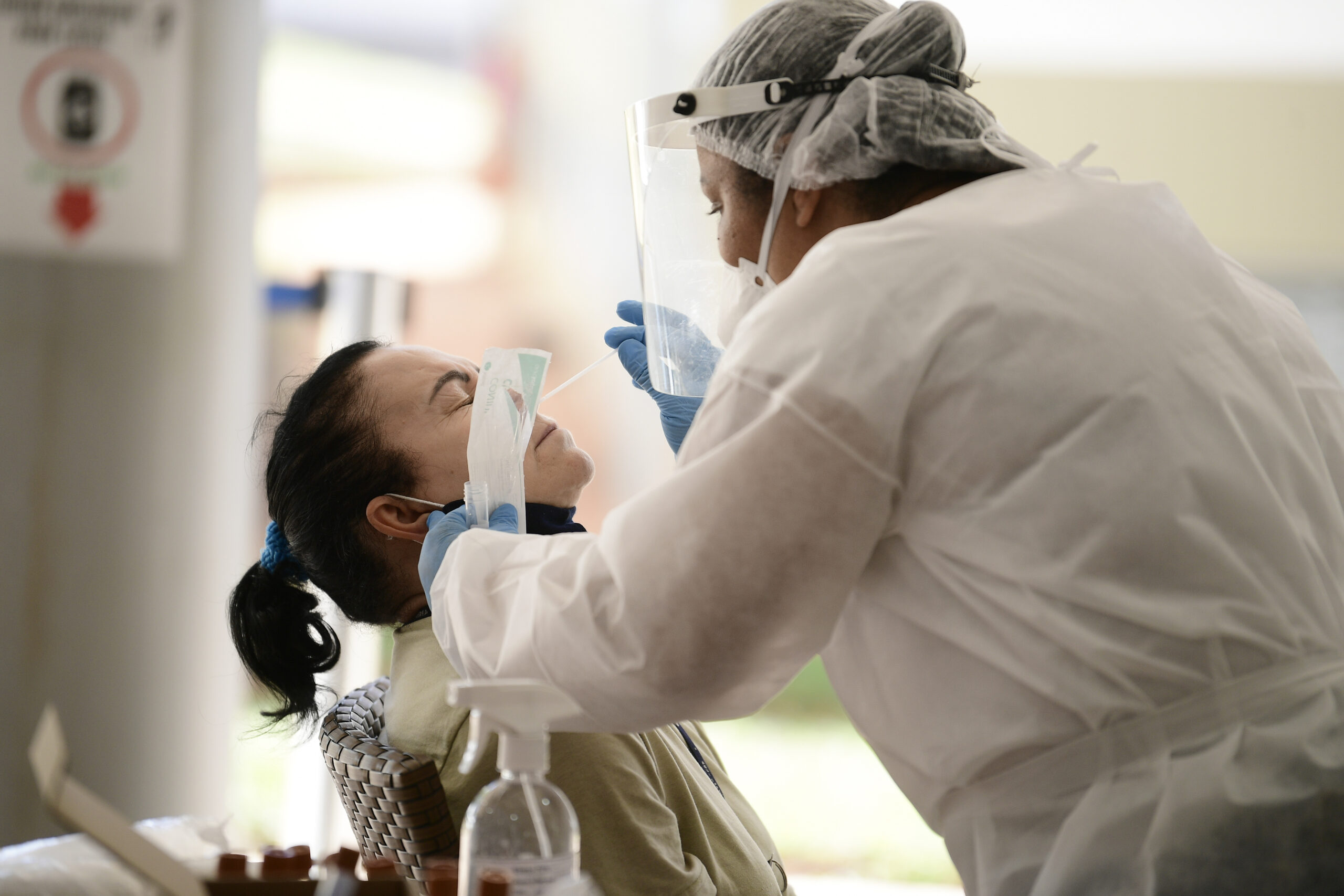 Fiocruz inicia capacitação dos Laboratórios Centrais de Saúde Pública para diagnóstico da covid-19